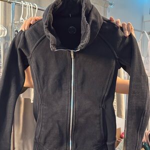 Lululemon jacket size 4